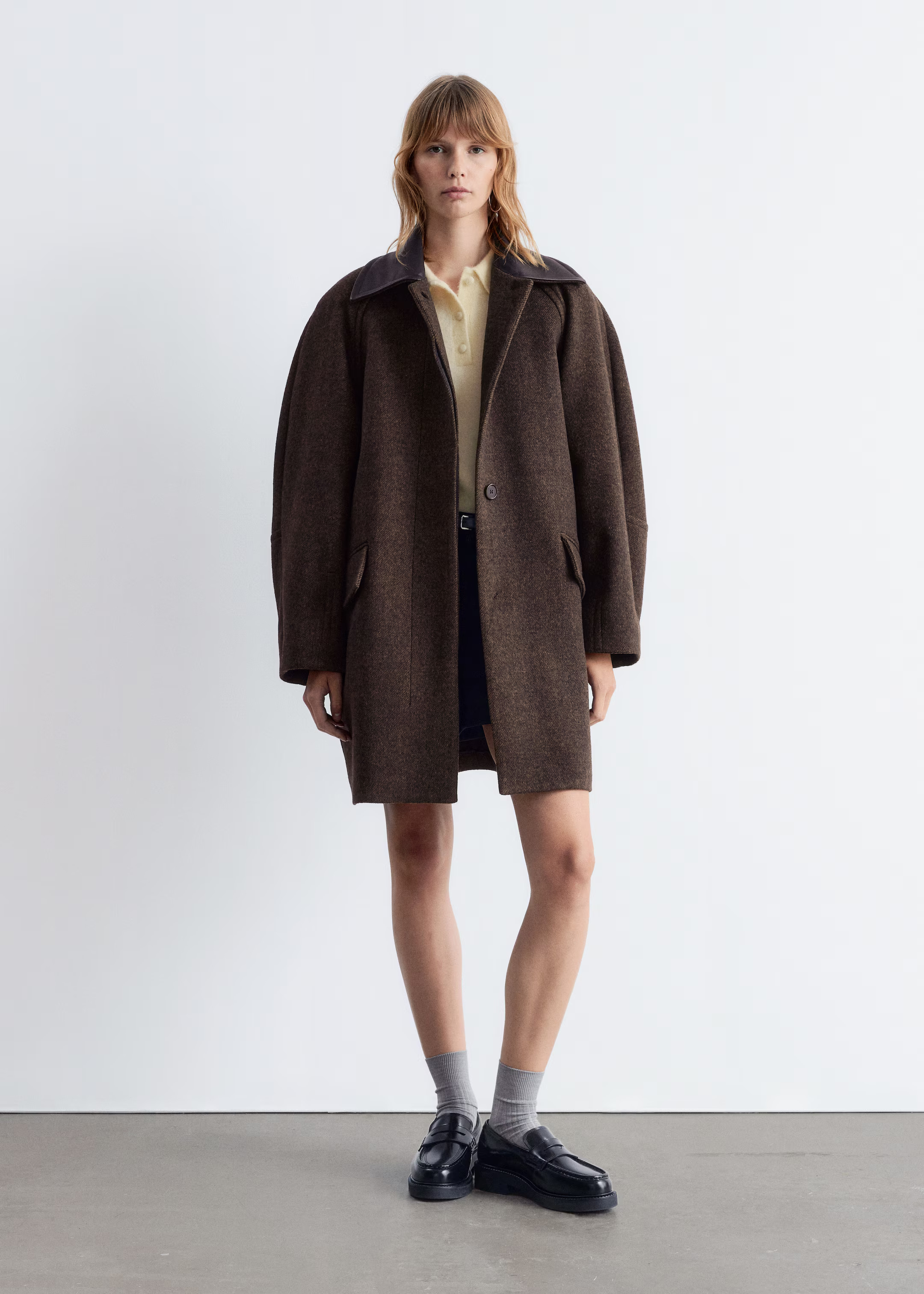 Oversized-Wollmantel mit Lederkragen | H&M (DE, AT, CH, NL, FI)