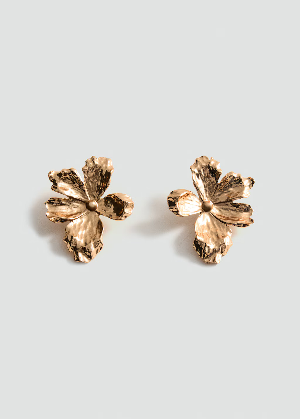 Textured flower earrings - Women | MANGO USA | Mango (US/MX/AU)