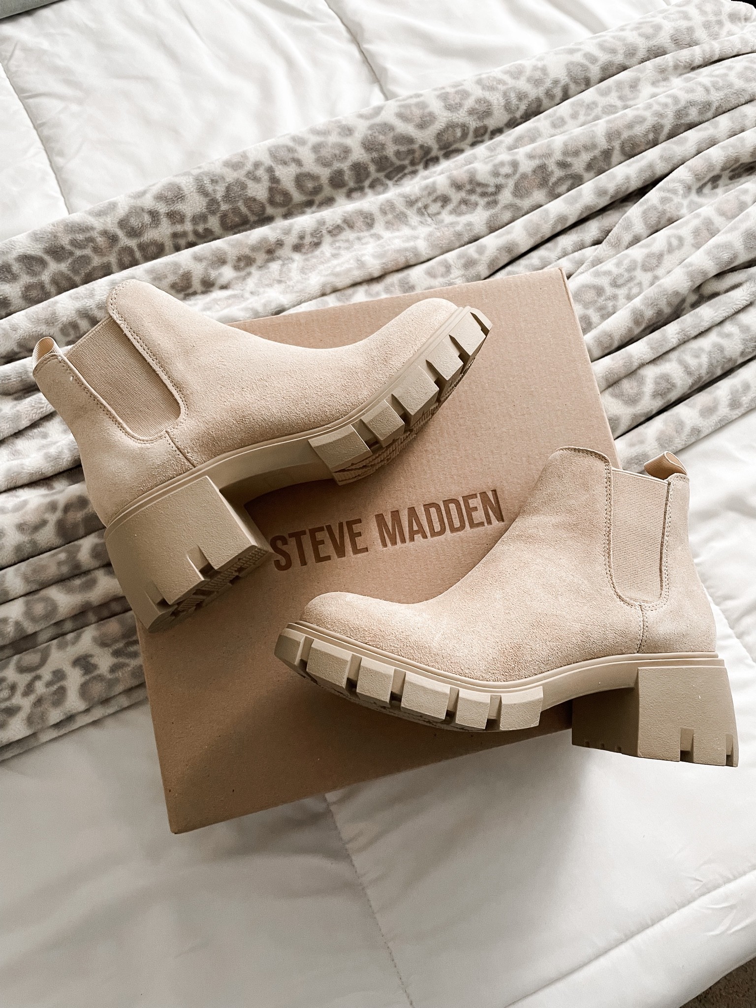 Steve Madden booties for fall

Fall boots chunky boots tan boots booties fall transition fall shoes fall style 

#LTKSeasonal #LTKunder100 #LTKshoecrush