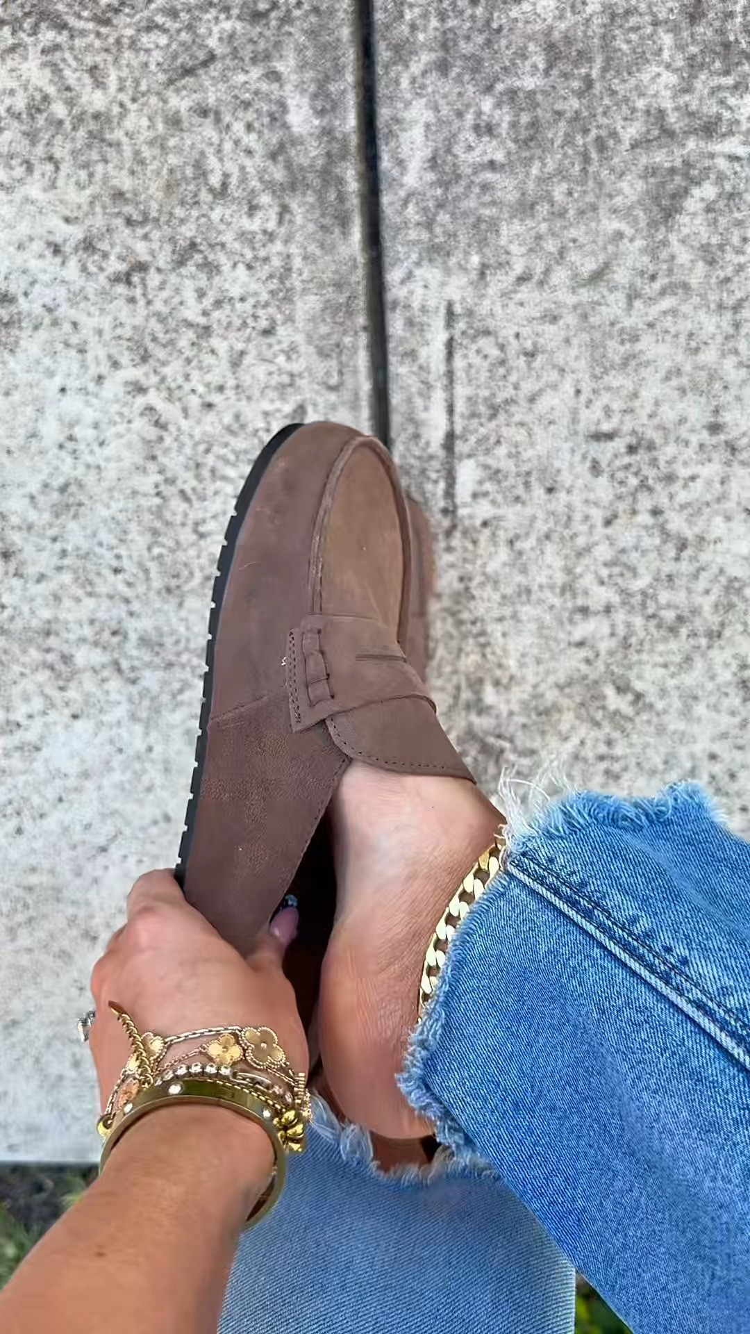 Trust me when I say you wanna grab these clogs up before fall is here! #clogs #loaferclogs #suedeclogs #summerwins #dealsforyoudays #ad
 

 #LTKootd #LTKWorkwear #LTKTravel