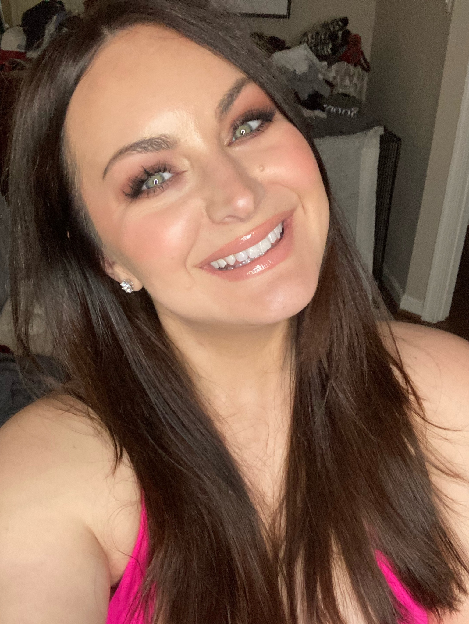 A traditional #smokeyeye that makes your eyes super bright! 

#LTKHoliday #LTKbeauty