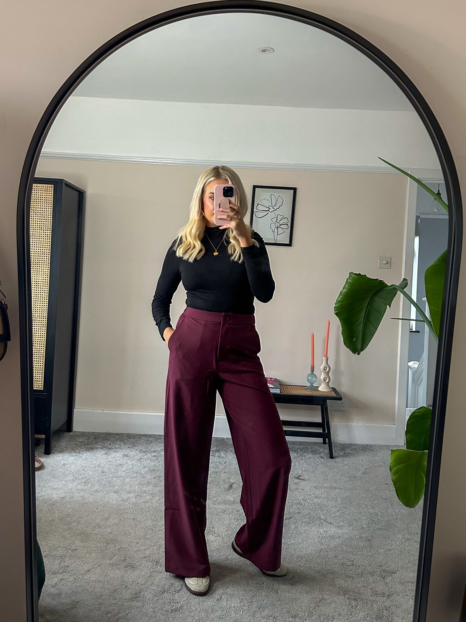 Burgundy trousers, perfect with trainers or for the office! 