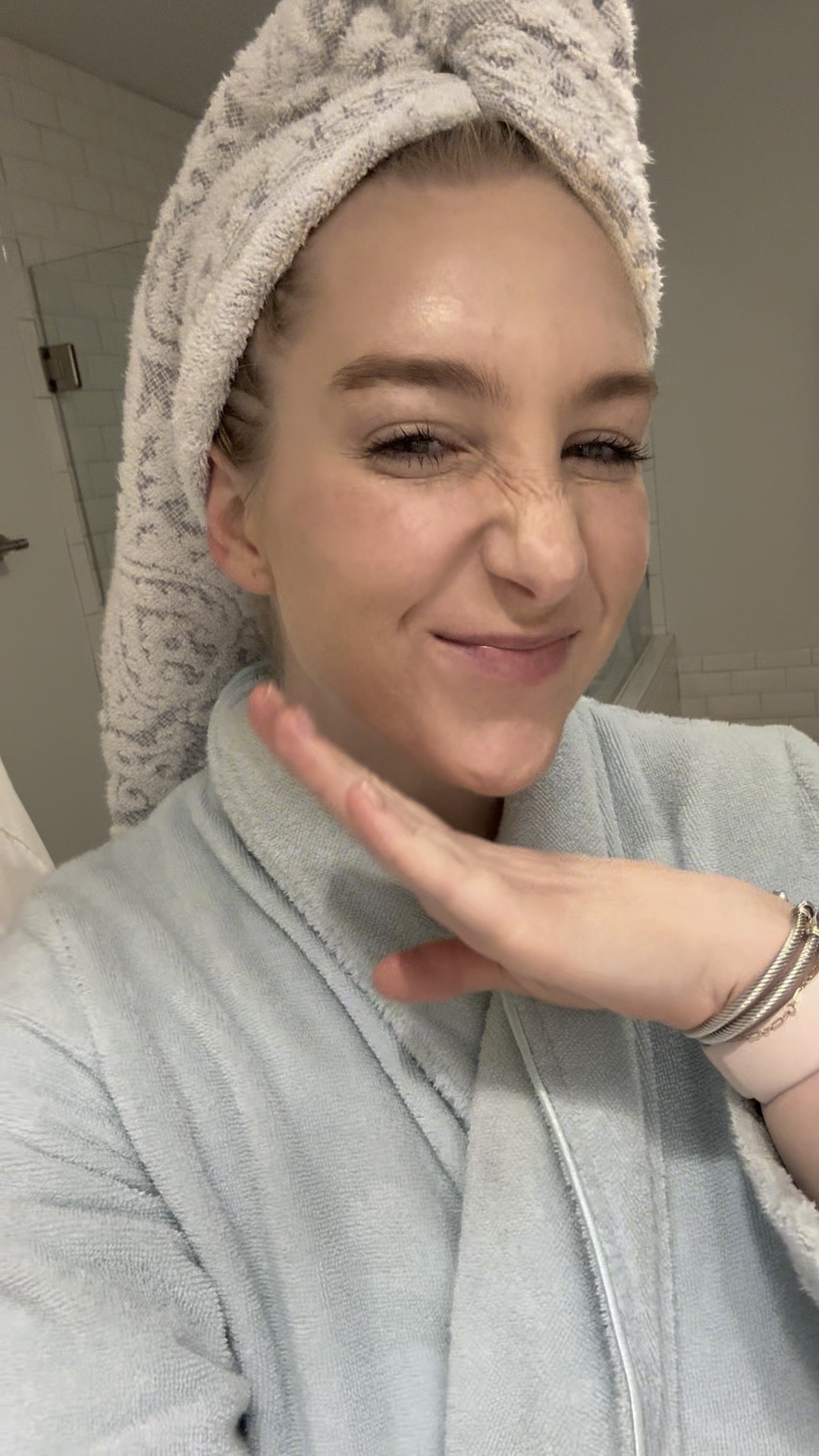 My easy peasy under 5 minute, CLEAN everyday makeup routine. 
You guys. When I tell you this is ALL you need beauty wise…this is all you need.

Clean beauty / merit / five minute makeup routine / beauty routine / morning makeup routine 

#LTKBeauty #LTKFindsUnder50