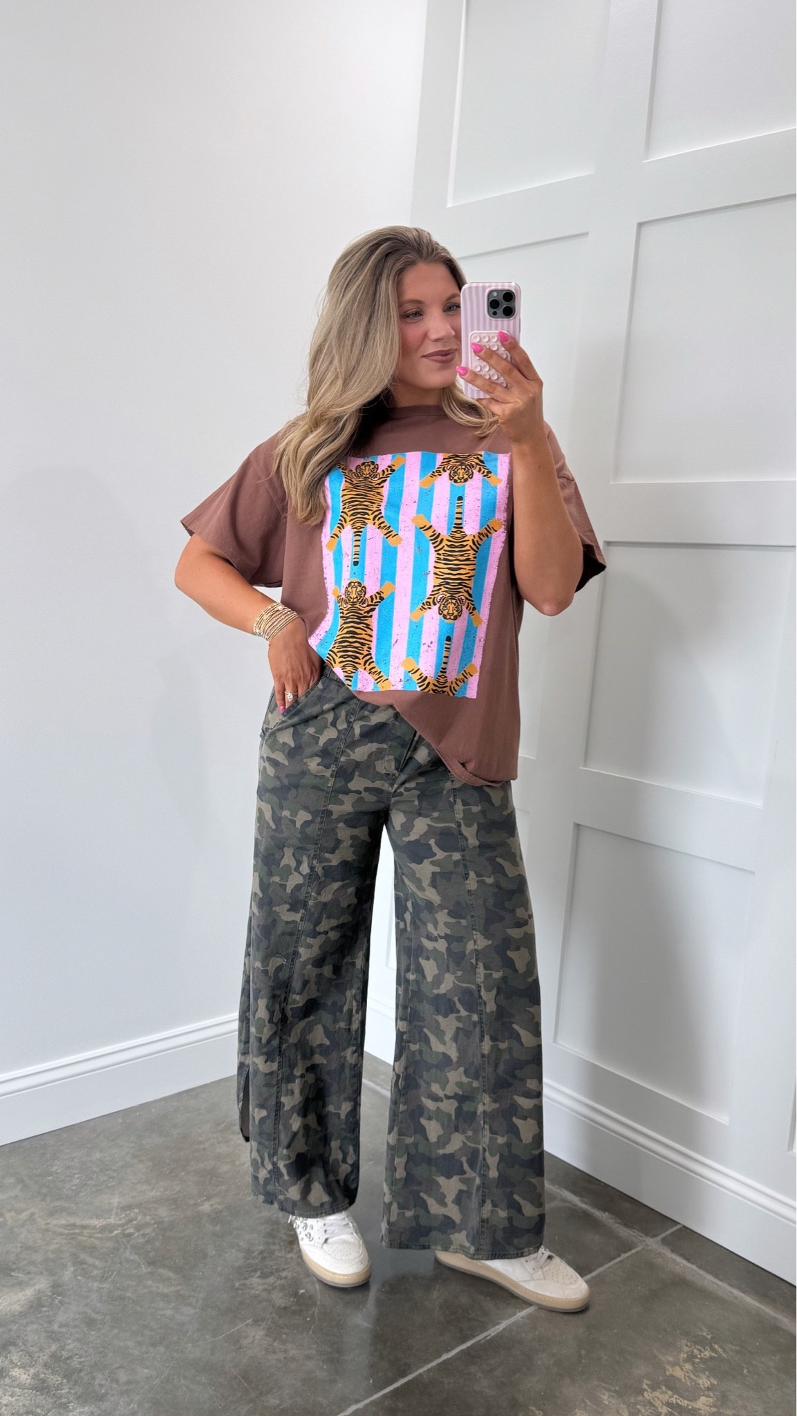 A graphic tee & printed pant is always my go-to 👏🏼 


Wearing small in graphic tee (runs oversized)
Wearing medium in pants