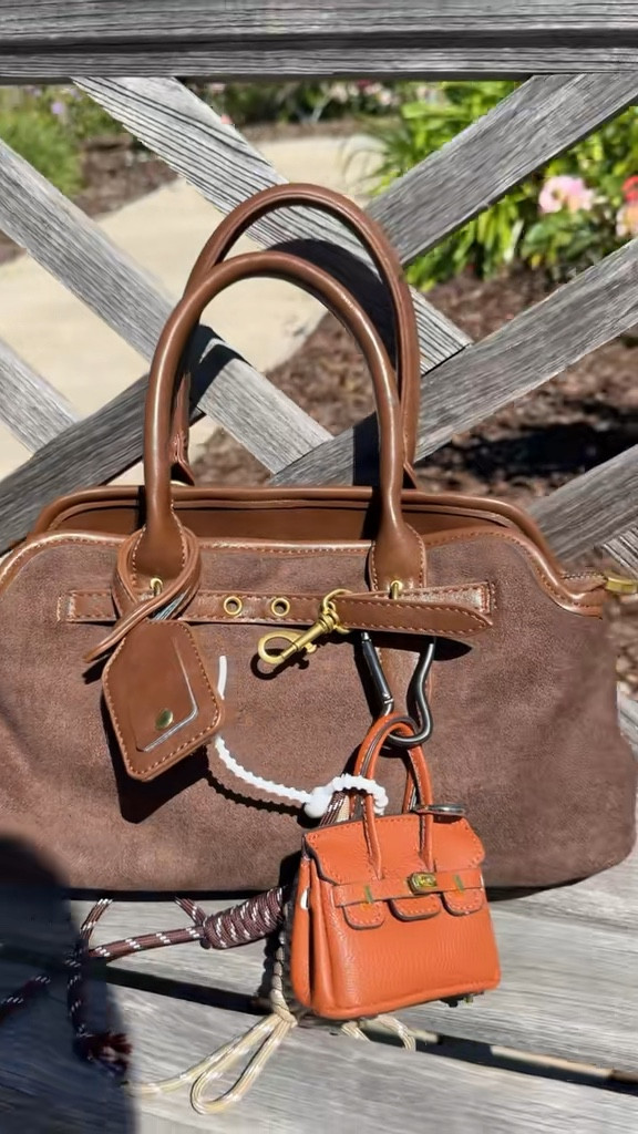 The shoes, the bag and the bag charms are doing everything for this outfit 👜🤍

#LTKstyletip #LTKshoecrush #LTKitbag #LTKfindsunder100 #BagCharm #OOTD #OutfitInspo #BagOfTheDay #ShoeStyle #AccessoryStyle #BagCharmTrend #OutfitDetails #StyleInspo #FashionFinds #LTKfashion

#LTKvlog #LTKgrwm #LTKdayinmylife