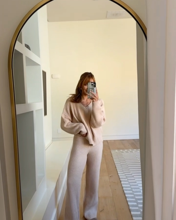 @pinklily is having insane Doorbuster $35 and under deals! Or you can take 25% off everything else with my code CARA #pinklilypartner 

#LTKStyleTip