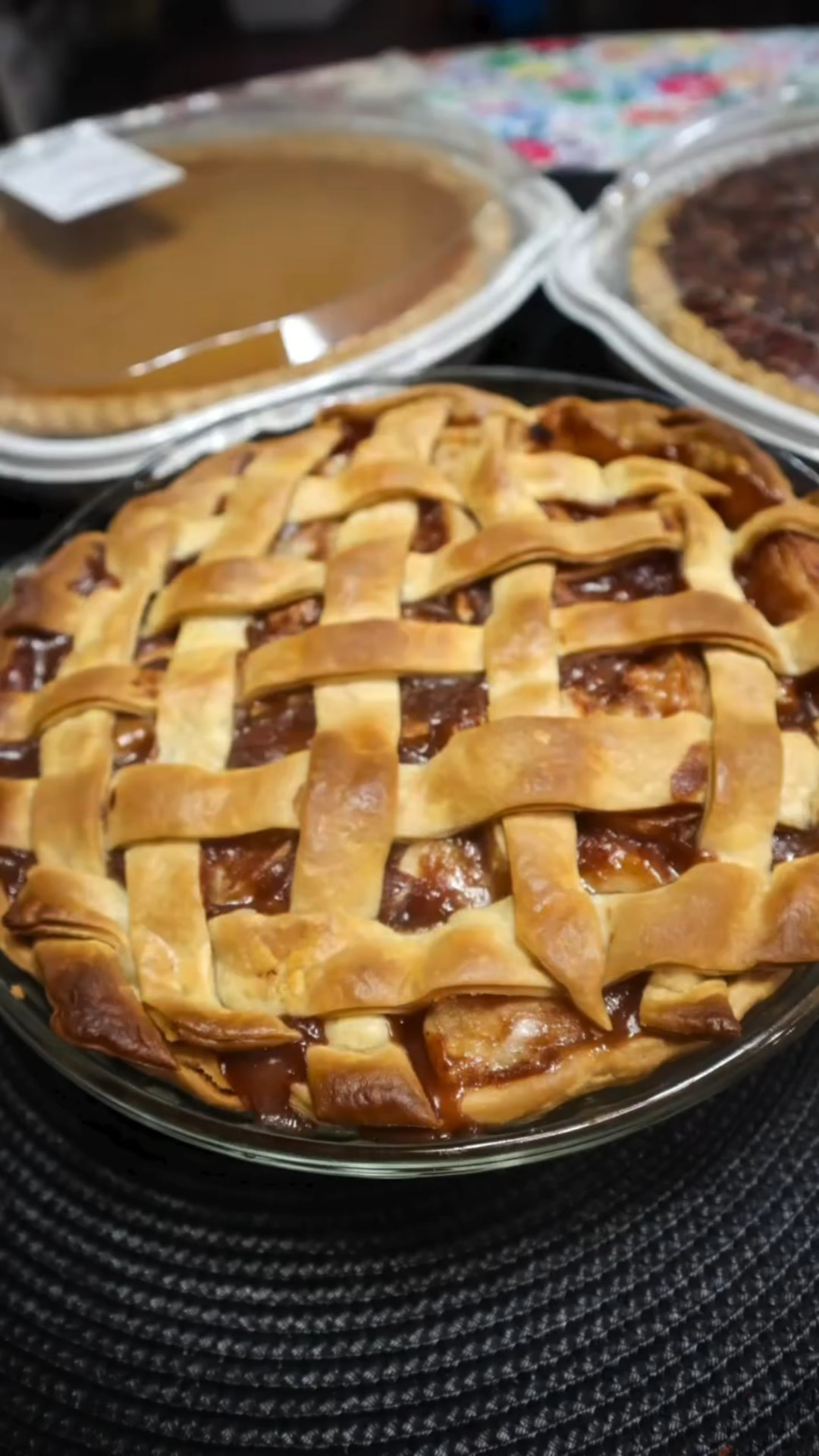 Every Friendsgivings season, I challenge myself to make a dish I haven’t cracked yet. My friends & fam said it was DELICIOUS so I’ll be riding this joy for the rest of the year 🥹

This year: an apple pie! 

I used  fall’s freshest, limited-time apples from 
@yesapples @sweetango_apple.This apple’s harvest window is short, so grab them while they last. 
📍 Available at @HEB

Thank you @global.julian for capturing the pie making process 10/10. Hire him if y’all need content help ✅

#partnership #SweeTangoApples #dallashummingbirds #applepie #happyholidays
