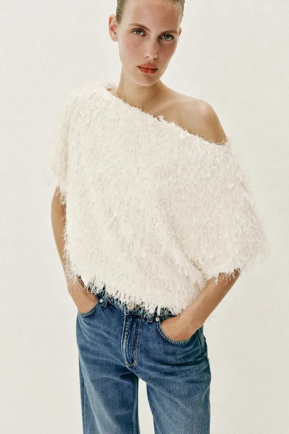 Top with fringe, boat neck, and short sleeves. | Zara US