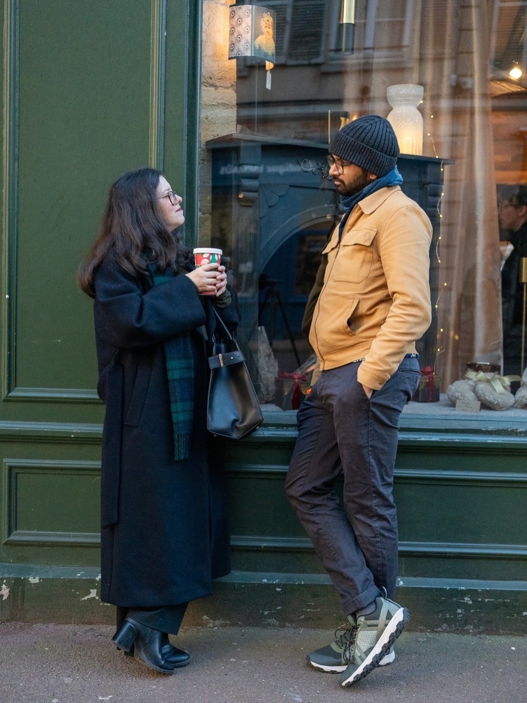 Petit flashback sur ce shooting hivernal fait avec mon mari : un look simple, chic, qui pourrait presque être la tenue de l’héroïne avant que la magie de Noël commence.
C’est exactement ce que j’adore en décembre : des pièces faciles, mais qui créent tout de suite une ambiance.
⠀⠀⠀⠀⠀⠀⠀⠀⠀
Et si je te disais que les looks de fêtes arrivent très bientôt ?
👉 Tu veux qu’on commence par du glitter ou par des tenues plus élégantes ?
.
.
.
.
.
#goalcouple #couple #winterootd

#LTKstyletip #LTKfestive #LTKwinter