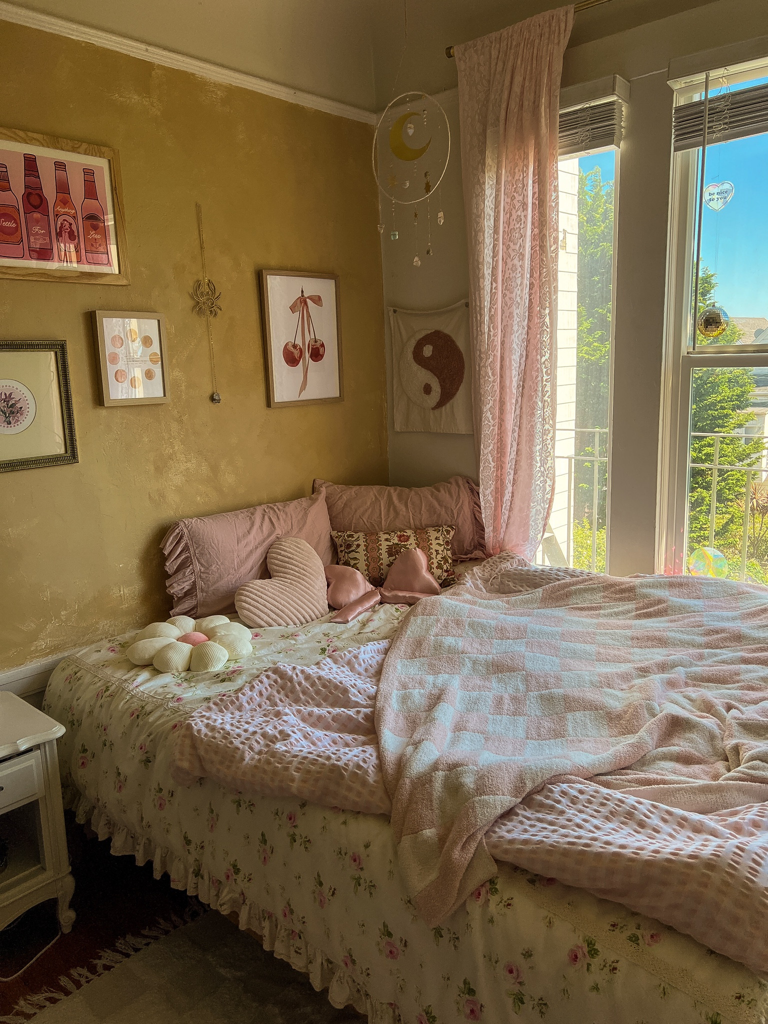 I love mixing patterns 🌸💖🌟

#LTKSummerSales #LTKHome #LTKStyleTip