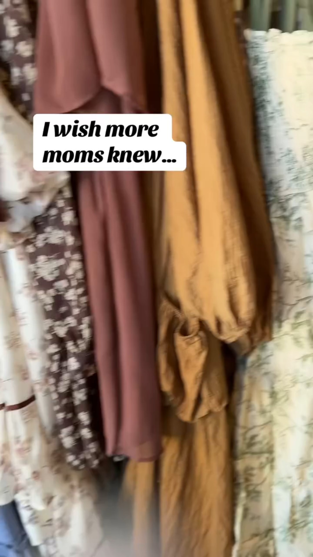 That last-minute scramble for outfits—look familiar?

I’ve been there, and I get it. When outfit planning feels overwhelming, it’s easy to procrastinate.

❓What colors work best?
❓Which dress should I choose?
⁉️How do I pull it all together?

Before you know it, you’re piecing outfits together the night before, hoping it works.

But here’s the thing— you dont have to do it alone! I’m here to help!  😍