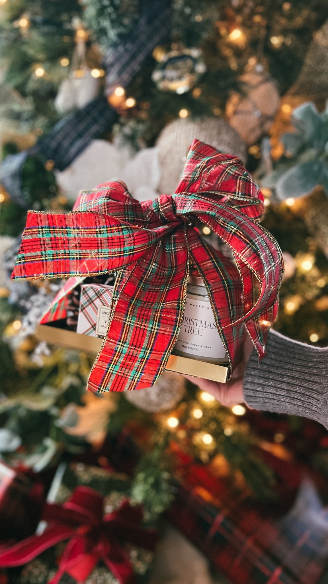 Looking for a simple but elevated holiday hostess gift? Style a small tray with a candle, seasonal soap, and pretty matches - affordable, classy, and perfect for any home!

#hostessgift #holidaygiftideas #giftguide2025 #lastminutegifts #hostessgifts #holidayhomeinspo #christmasgiftideas #elevatedgifting #easyhostessgift #cozyhomeideas

#LTKHoliday #LTKGiftGuide #LTKCyberWeek