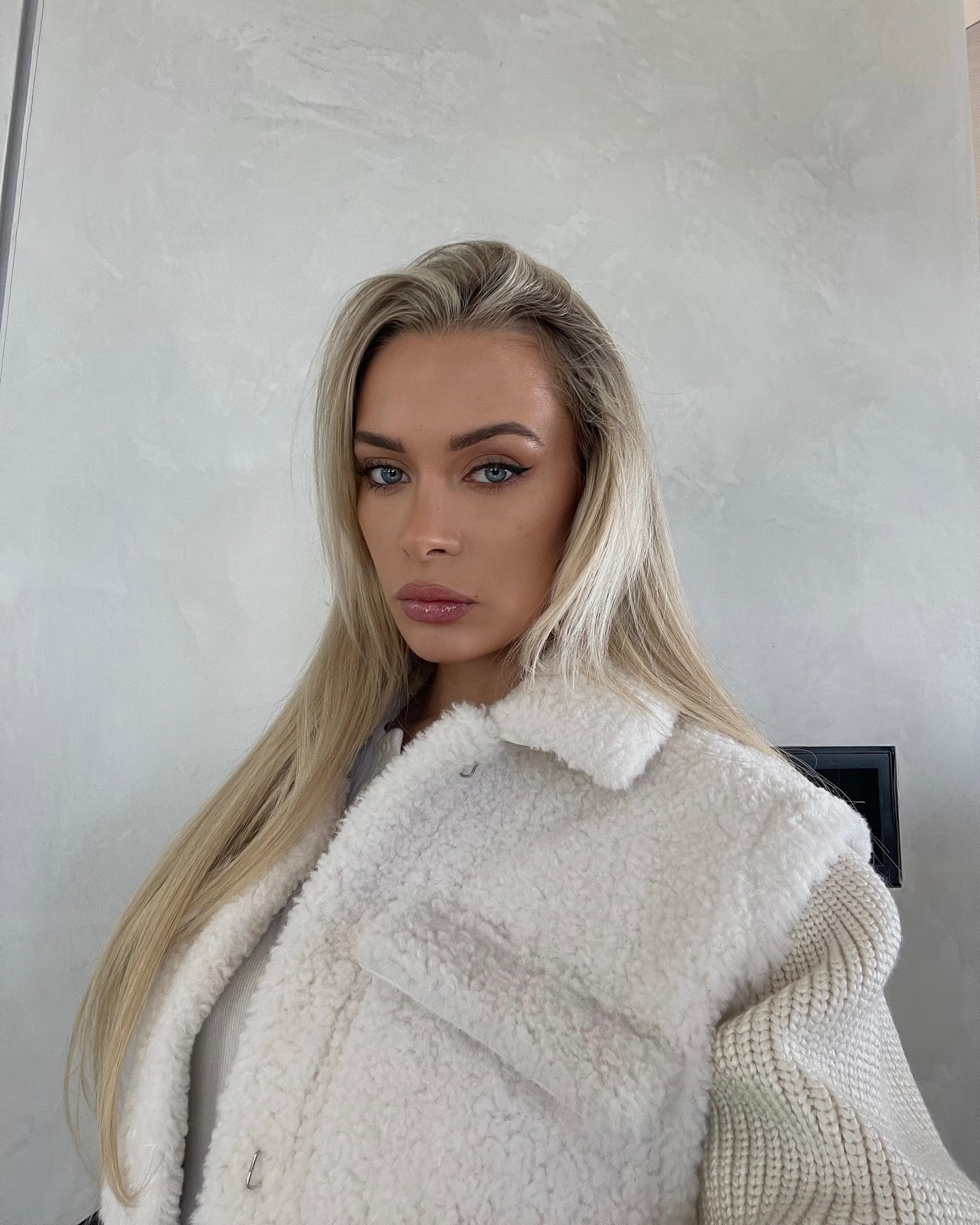 everyday makeup look 🤍

foundation @armanibeauty luminous silk 
concealer @kosas revealer concealer 
bronzer @benefitcosmetics hoola matte 
lips @makeupforever liner endless cacao, 
@refybeauty gloss rosewood 
eyes @tartecosmetics double take liner 
brows @benefitcosmetics precisely my brow pencil

#LTKFindsUnder100 #LTKU #LTKBeauty