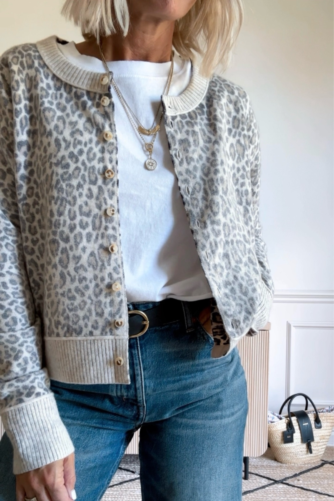 Cardigan in a small
Fall outfitt

I’m in the Free People version, but I’ve linked a really good look for less- waiting for my Amazon version to arrive

#LTKStyleTip #LTKOver40