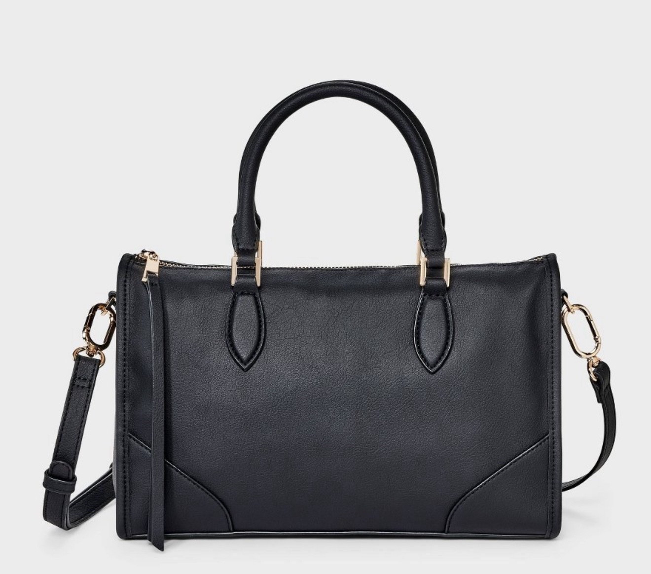 I love this bag so much I own it in both colors. An absolute staple for your wardrobe. It’s the perfect size. 
@Target 