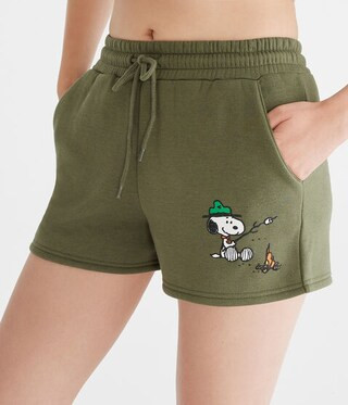 AERO | CAMP SNOOPY™ Campfire Fleece Shorts | Aeropostale