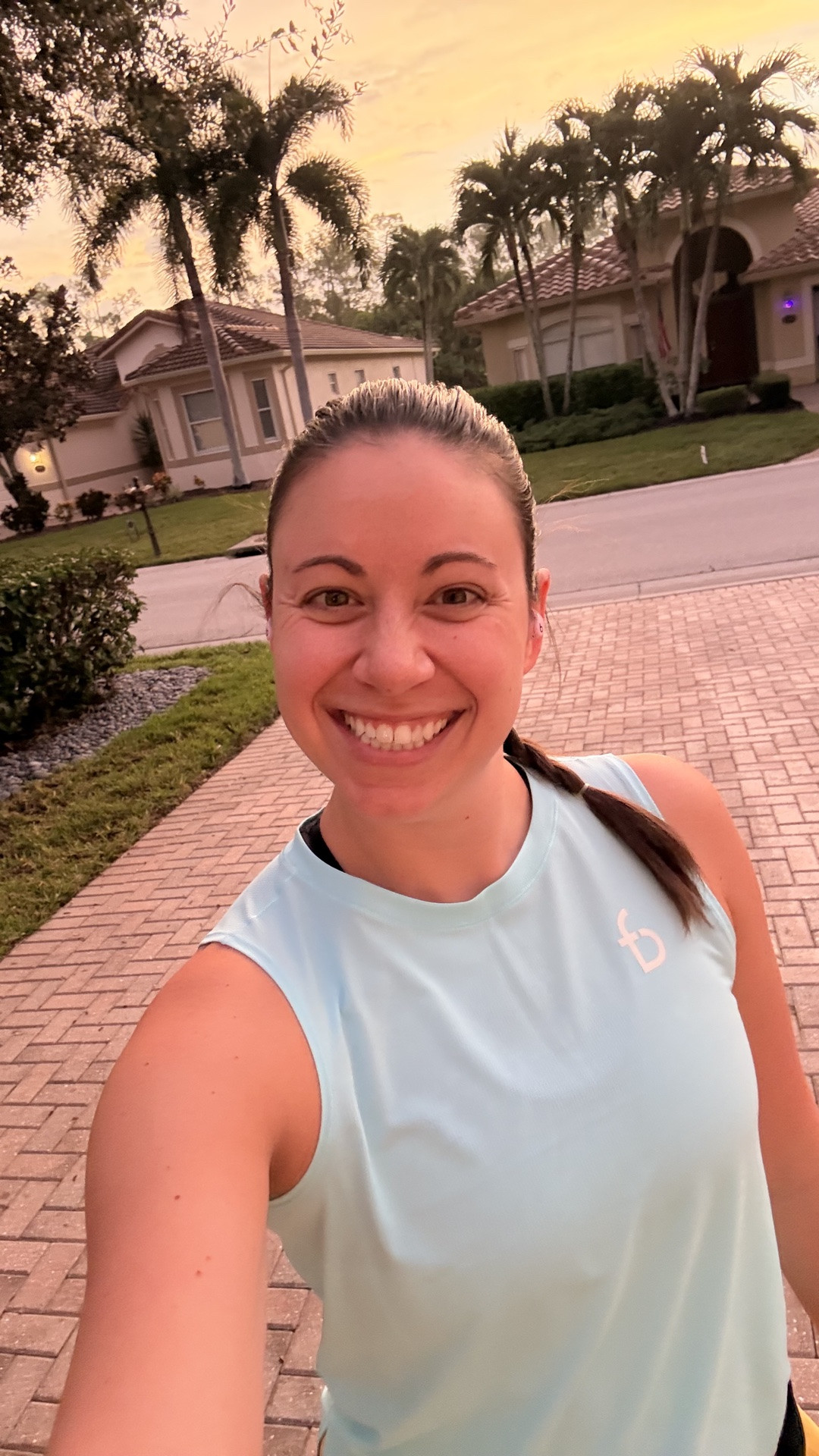 Today’s running gear is here and I love it all! beats headphones, Flipbelt tank and belt with water bottle, ASICS sports bra and socks, @saucony Kinvaras, and CRZ yoga @amazon bike shorts!