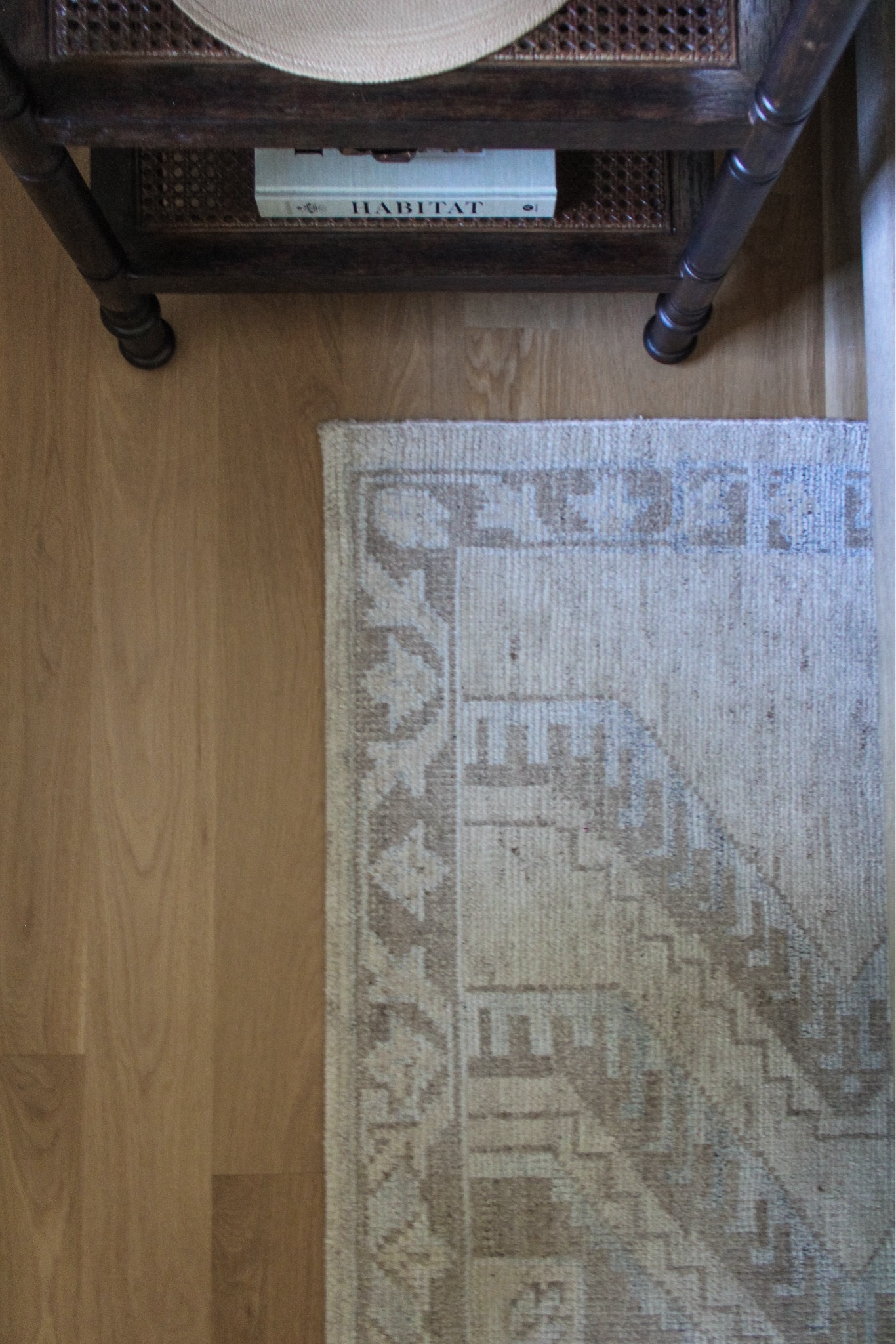 Giving you a taste of finishing touches to spaces ✨ Home takes time and these updates make all the difference to bring warmth in, thanks to @potterybarn 🤍 Shop each piece from my bio or my LTK! 
•
•
•
Dark wood nightstand, nightstand decor, home decor, woven rug, wood bed frame, coastal modern 