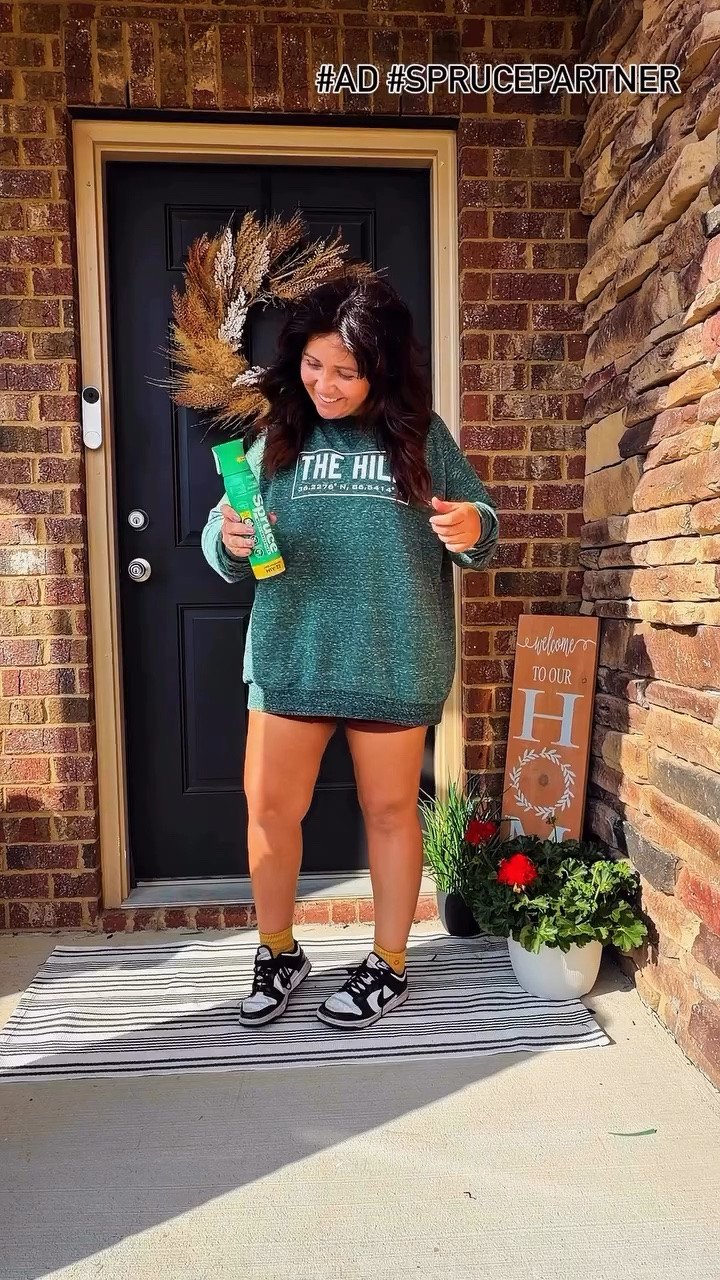 #ad #SprucePartner 

Weeds were really trying to take over my home court 😅 but not this season!

Got it game-day ready with @justspruceit no setup, no fuss, just fast, visible results so I can get back to enjoying my space. 🙌

It’s pet friendly, weed deadly, and safe for use around people, pets and bees when used as directed.. which makes it a total win in my book!

If your yard needs a quick comeback, this is it.
🔗 Linked in bio
