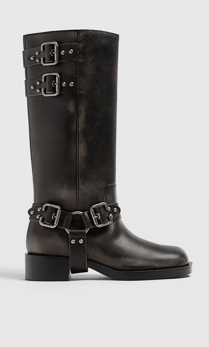 Flat distressed boots with buckles - Women's Boots and ankle boots | Stradivarius United Kingdom | Stradivarius (UK)