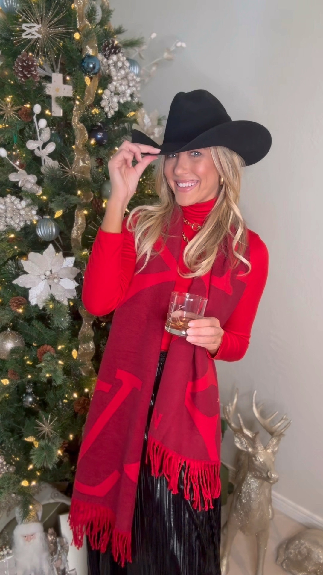 Round up your holiday style with a western twist! 🤠
Pair your long black skirt, chunky western belt, and a cozy red top to bring festive flair to classic cowgirl style. Top it off with your favorite felt hat and maybe some holiday cheers! 🥂 Nothing says Christmas like a little country charm! We can’t wait to see you recreate this look! 💃

#smallbuisnesssaturday #holidaystyle #westernchic #whattowear

#LTKCyberWeek #LTKHoliday #LTKSeasonal