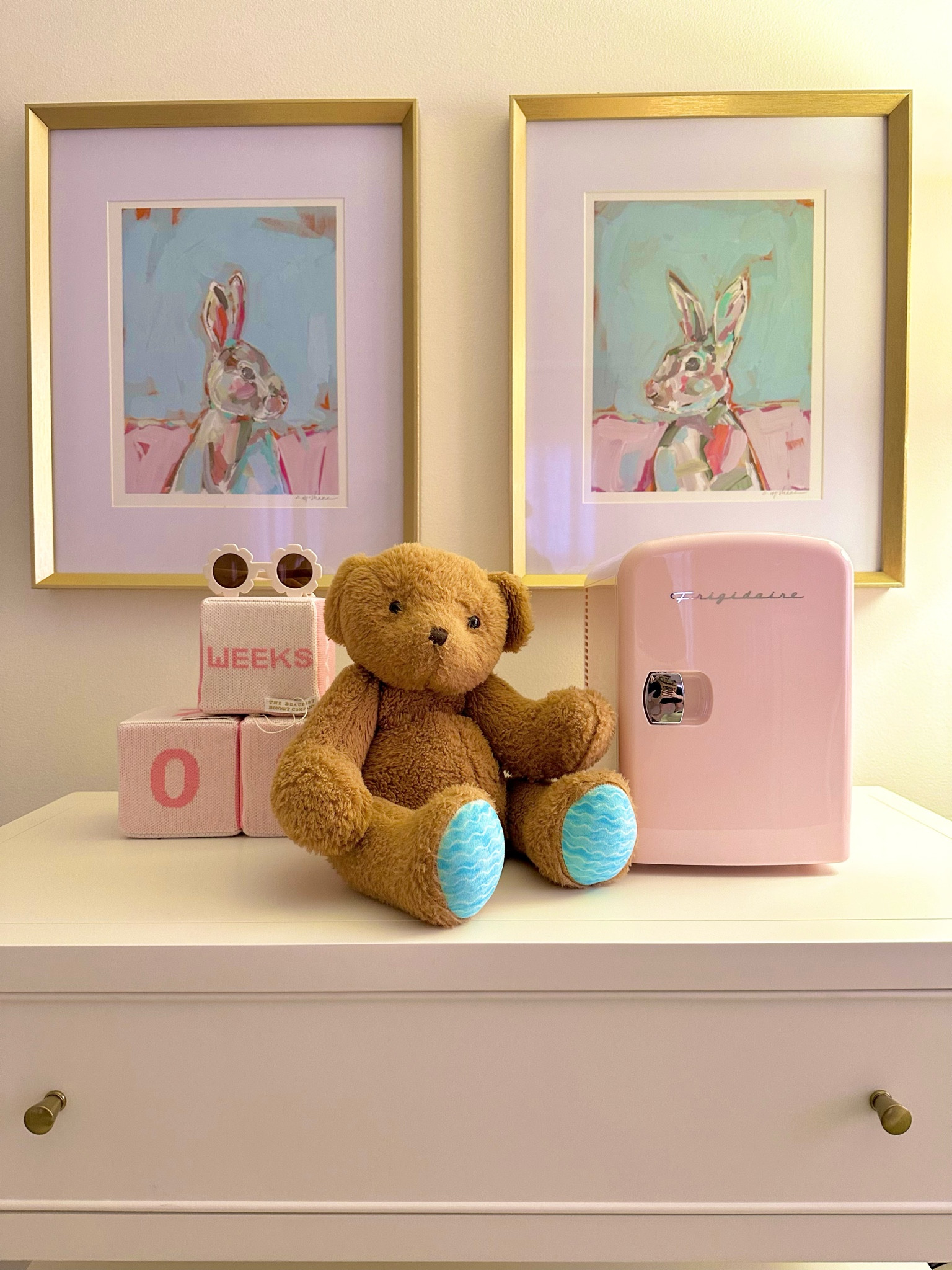 Frigidaire EFMIS175-PINK Portable Mini Fridge-Retro Extra Large 9-Can Travel Compact Refrigerator, Pink, 5 Liters

#LTKfamily #LTKhome #LTKbaby