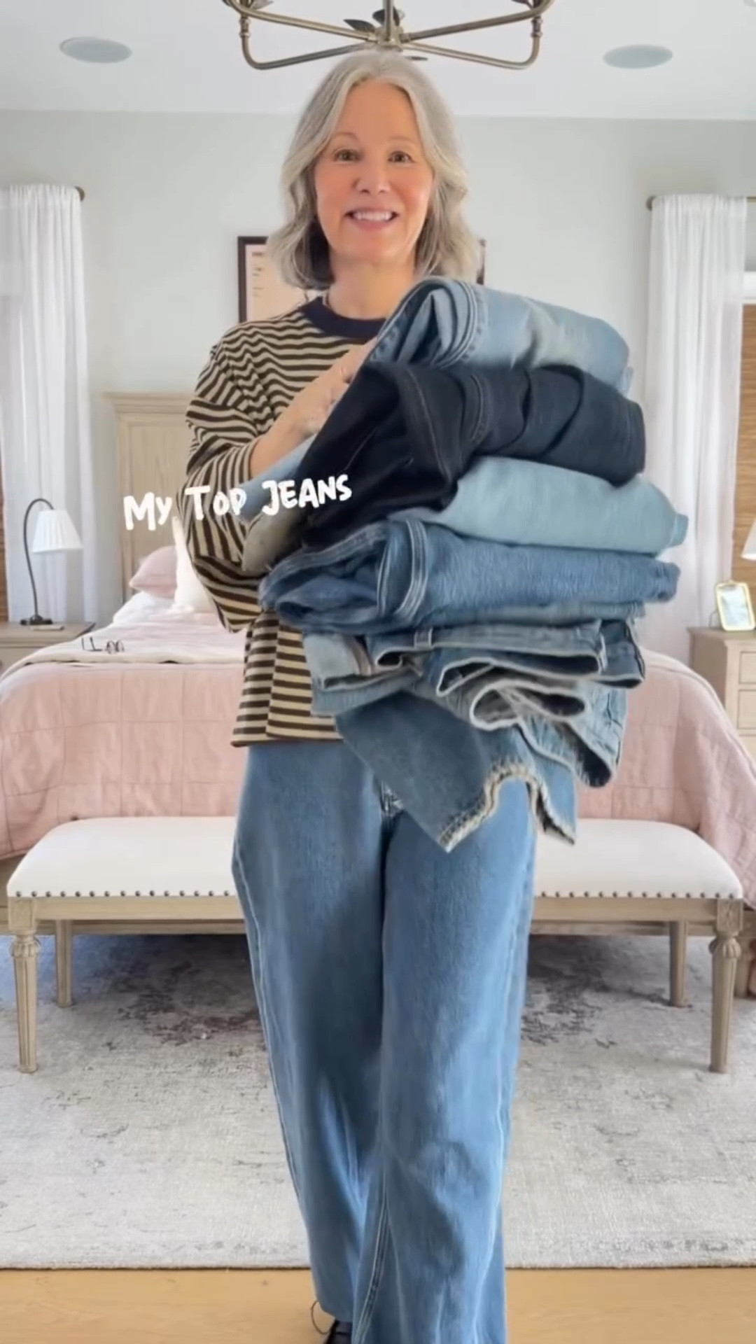 A t-shirt and the right fit jeans- my perfect outfit. Comment “jeans” for links. @levis @agolde @carharttwip_usa @citizensofhumanity @stillherenewyork #jeans #denim