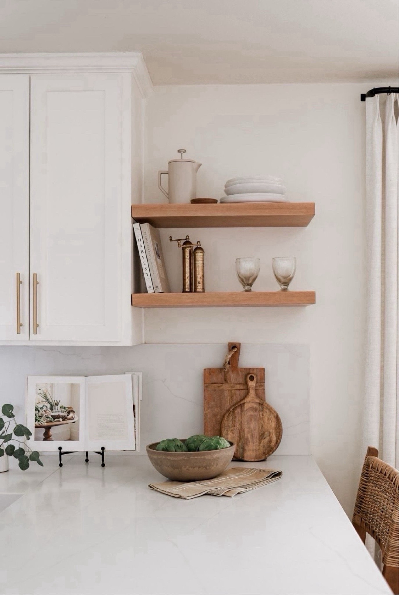 Shop our neutral kitchen decor featuring my recent Amazon find - this centerpiece bowl (on sale)!

It’s actually a plastic garden planter that looks like a gorgeous vintage-style bowl! Style on your kitchen counters, dining room table, coffee table, or shelves. You could also use it as a planter outdoors! It comes in 3 sizes and four colors. This is the 12” ‘taupe’. 

#affordable #hack #dining #cuttingboard #coffee

#LTKSeasonal #LTKHome #LTKSaleAlert