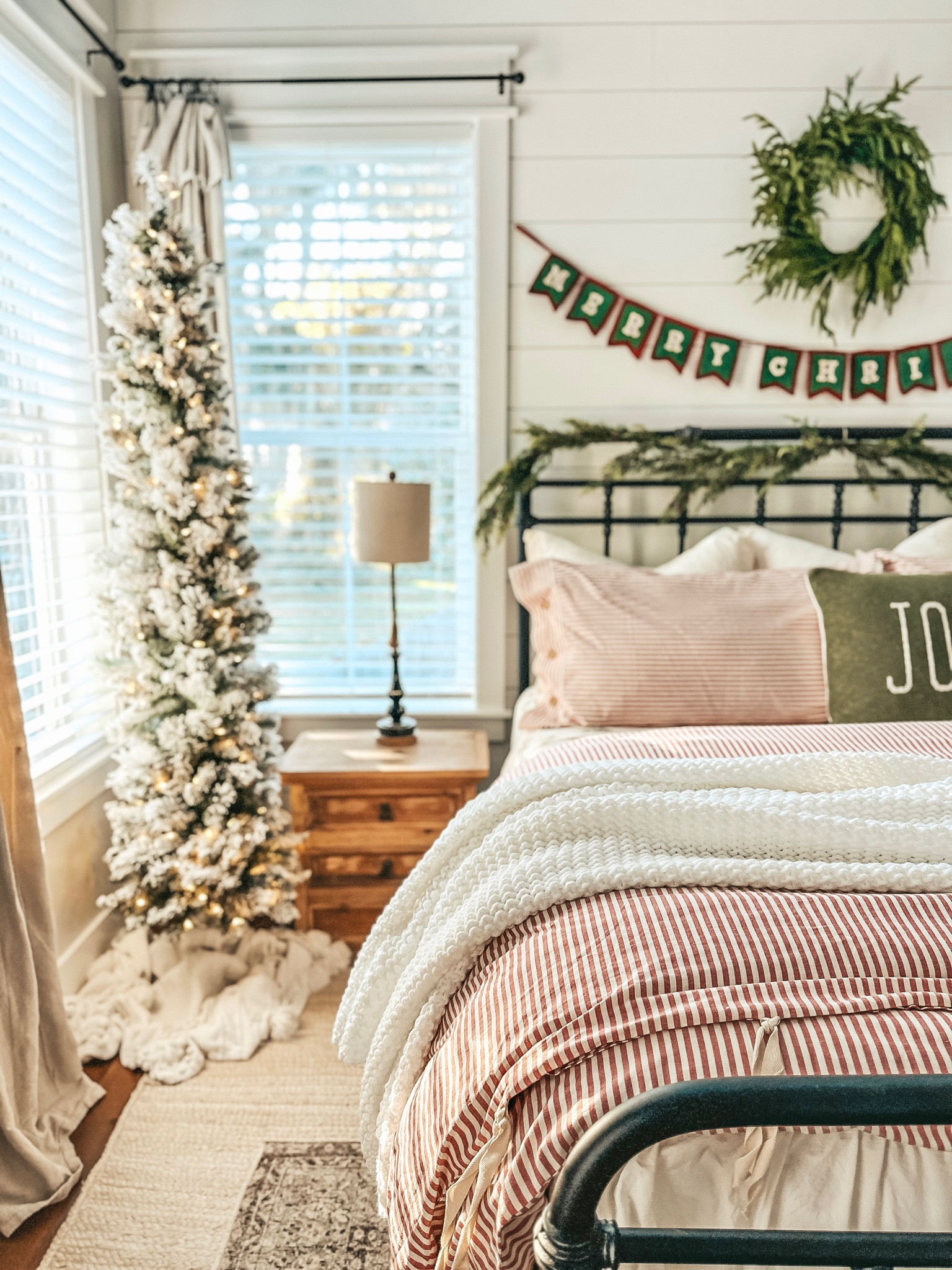 Farmhouse Christmas bedroom

#LTKhome #LTKSeasonal #LTKHoliday