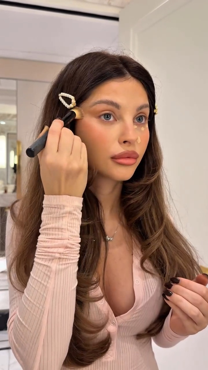 Make up is therapy✨ 

@diorbeauty foundation
@hudabeauty powder
@maccosmetics lip pencil
Natasha Denona highlighter
@rarebeauty blush
@tartecosmetics concealer
@maccosmetics eyeshadow
@yslbeauty mascara
@gisou lip gloss
@charlottetilbury setting spray