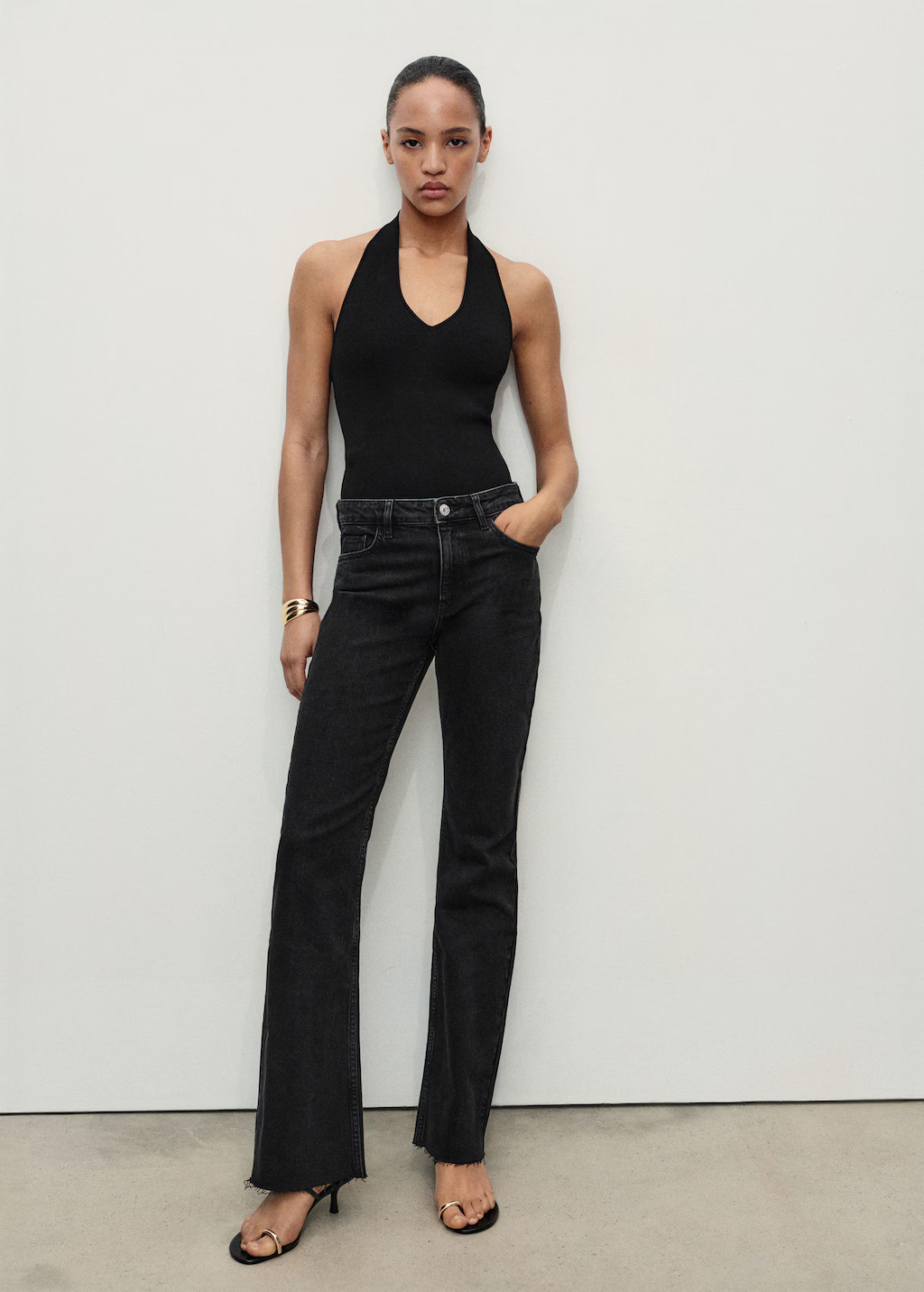 Fiona flared mid-rise jeans black denim - Woman - 0 - MANGO | Mango (US/MX/AU)