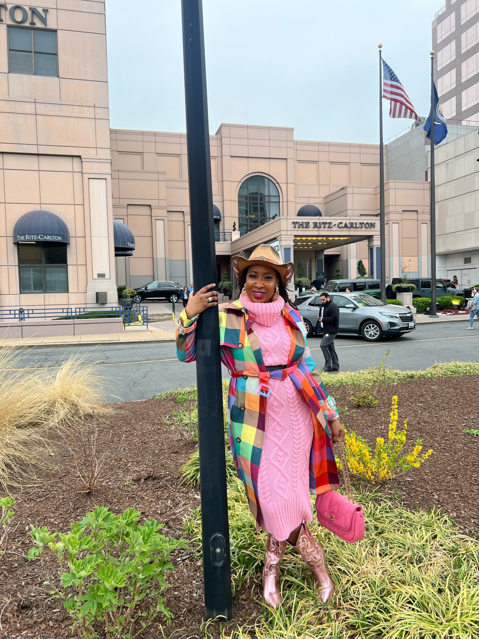 Mixing florals with plaid and metallics because why not? #springstyle 💐✨
#SpringFashion #OOTD #TrenchCoats

#LTKStyleTip #LTKU #LTKOver40