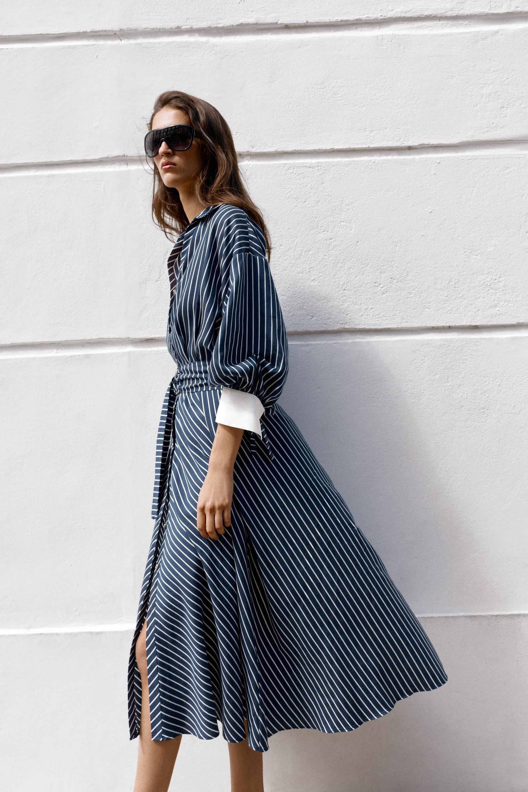 Collared midi dress with a V-neckline and puff sleeves that fall below the elbow, finished with c... | Zara US