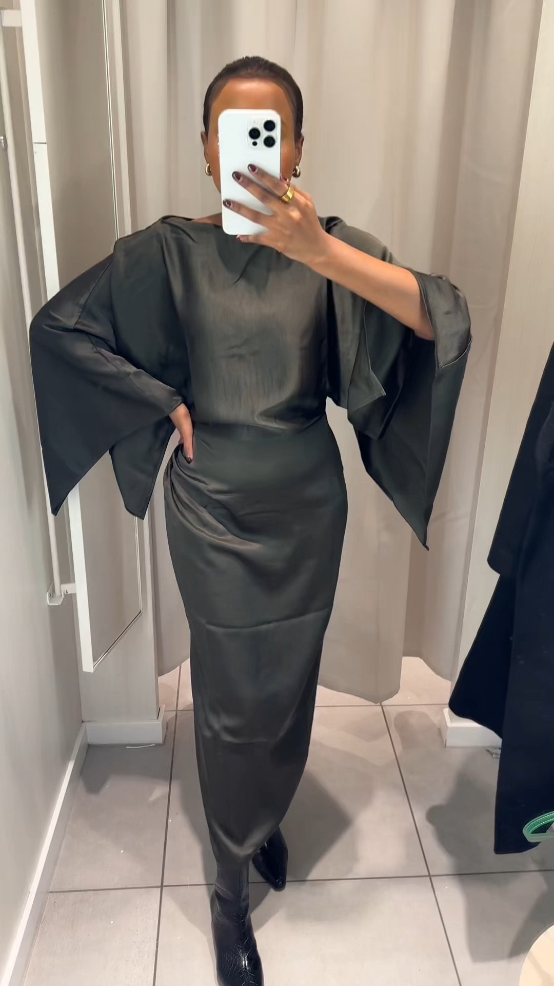 H&M cape dress

#LTKuk #LTKfestive #LTKwinter