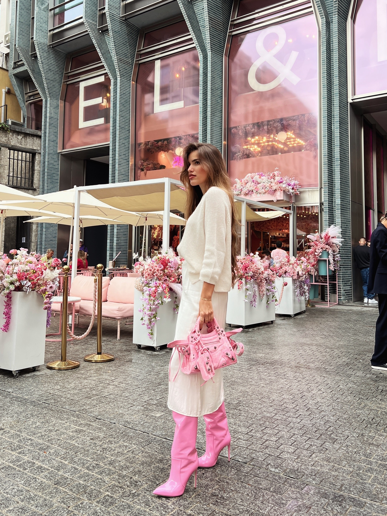 Look maglione e gonna midi in raso 🤍🩷

outfit inspiration, autumn outfit, Balenciaga, borsa tote neo Cagole con monogramma, ASOS, Uniqlo, maglione Lana premium, stivali Paris Texas, Italia.

#LTKSeasonal #LTKstyletip #LTKeurope