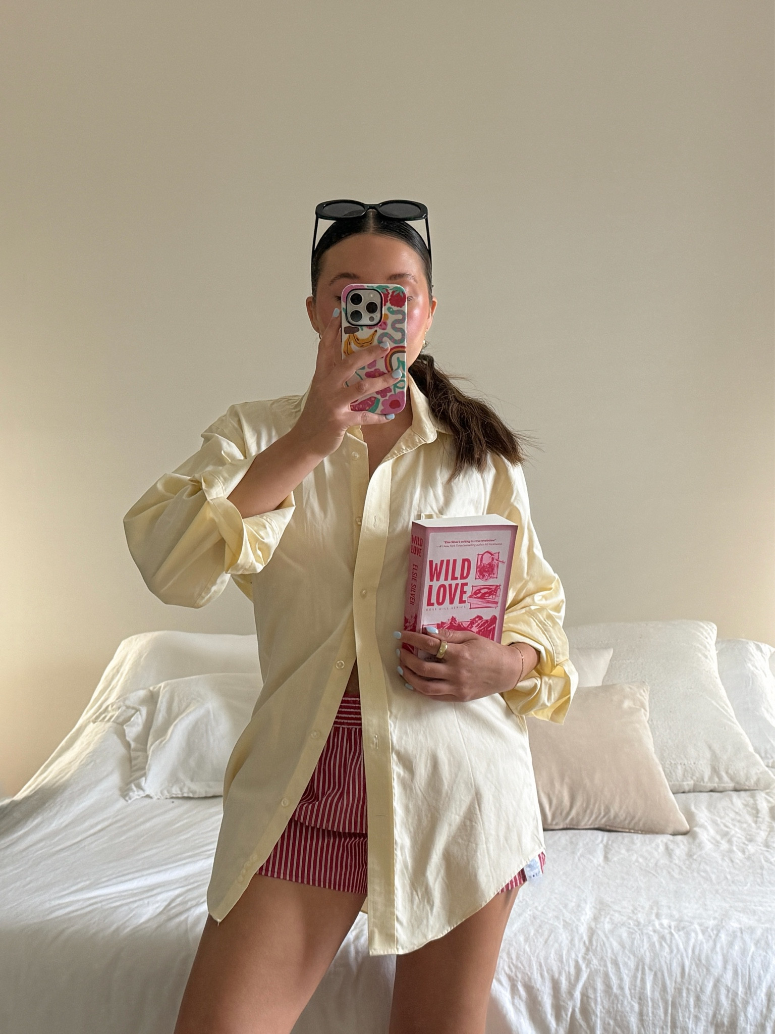 Current read🫶

Summer outfit, beach outfit, boxer shorts, books, phone case 