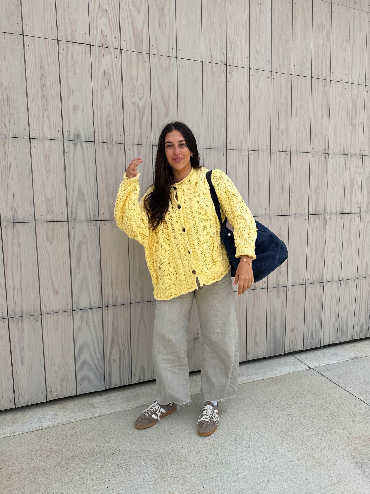 Outfit & tote details below💛

Cardigan: medium 
Pants: 28 

Dressupbuttercup.com #dressupbuttercup #dederaad


#LTKootd #LTKdayinmylife #LTKSeasonal