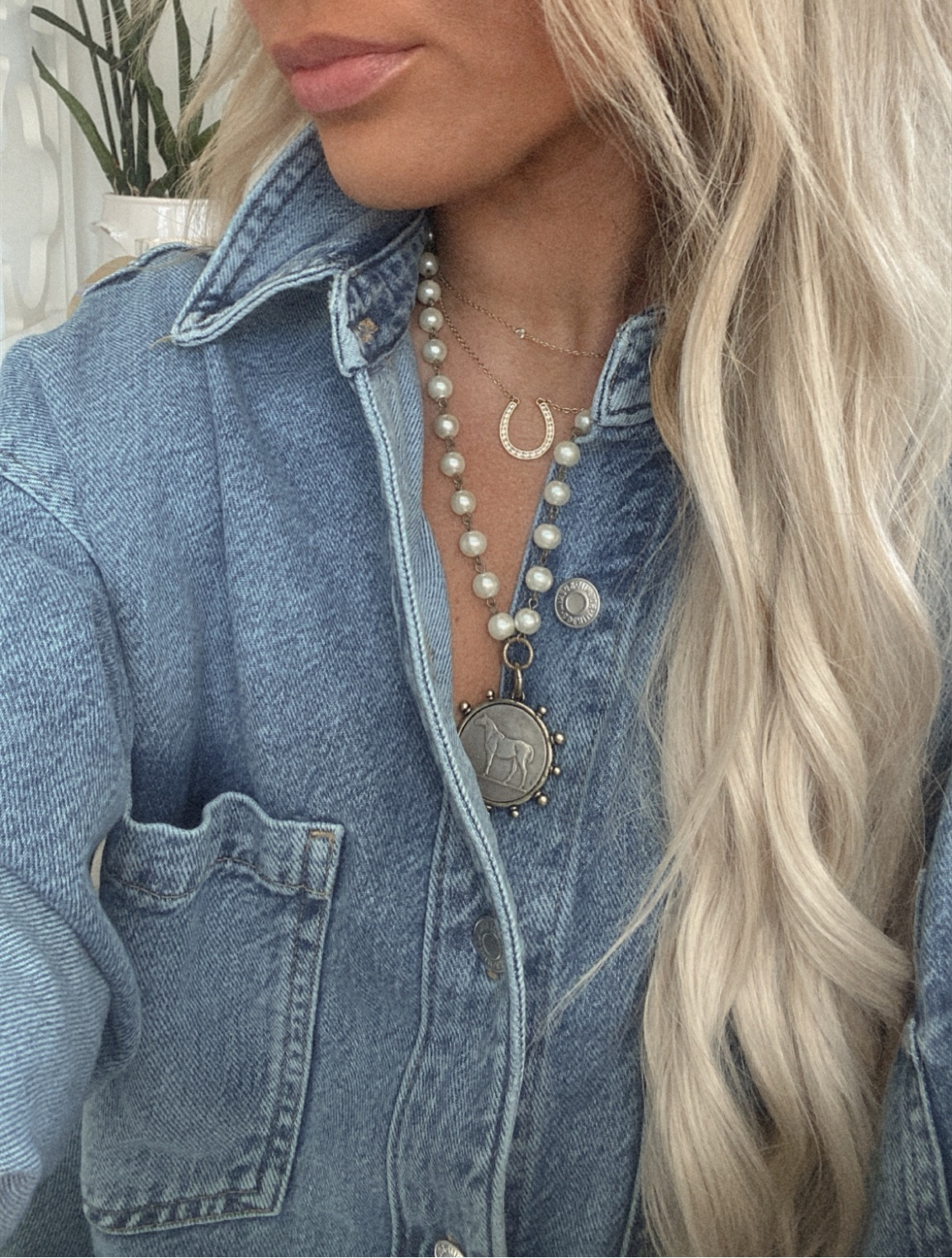 Horseshoe + dainty necklace linked ✨🤠🤍

Pearl necklace is from Round Top but linked a similar option 💫

Sterling Forever, Amazon jewelry, Nordstrom Rack, Etsy

#LTKStyleTip #LTKFindsUnder100