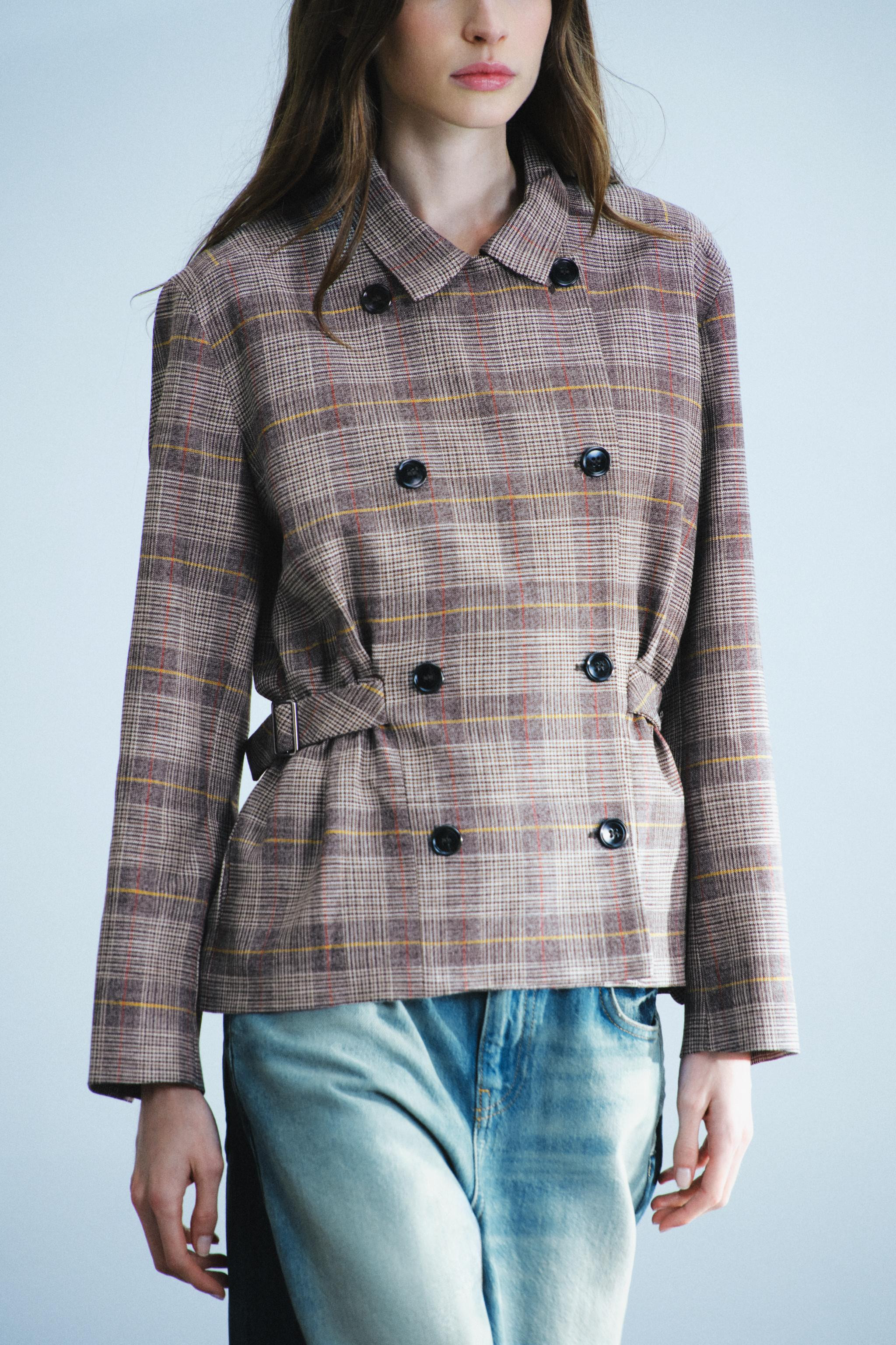 ZARA WOMAN COLLECTION. Blazer aus Viskosemischung. Kontrastierender Stehkragen und langen \u00c4r... | Zara DE