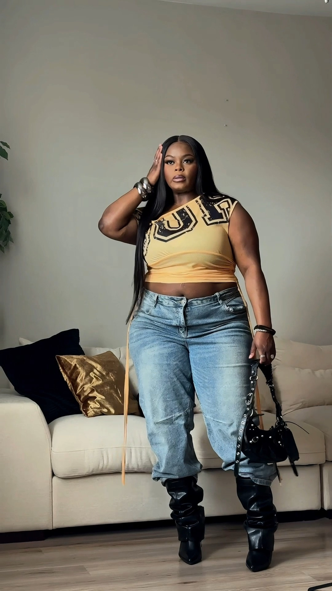 Jeans are from FASHIONNOVA:
