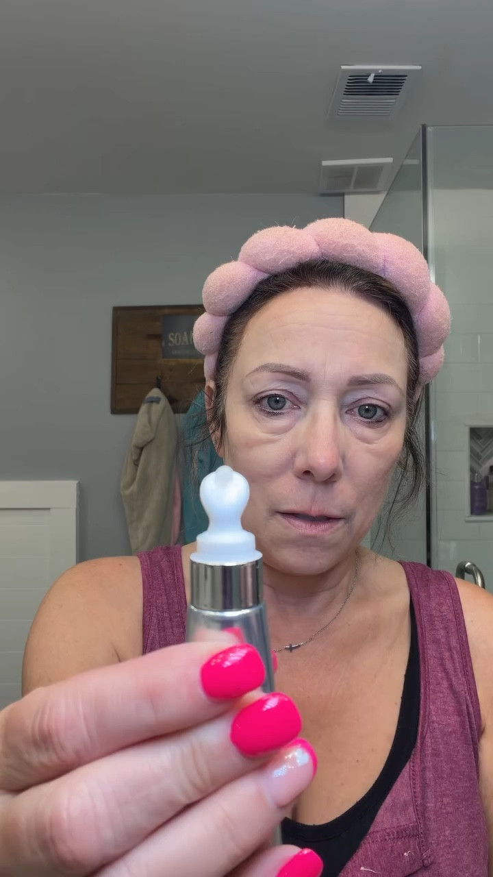 Dr. Leo nourishing lip serum is designed to hydrate and smooth dry lips while providing a soft, glossy finish. DR LEO OFFICIAL STORE PH #LipCare #DryLips #HydratedLips #BeautyRoutine #skincareroutine