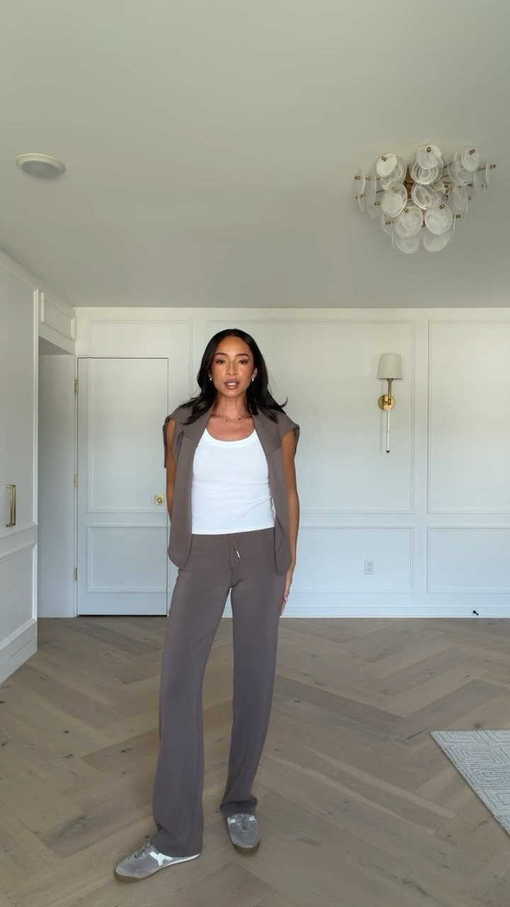 Use code NENAXSPANX to save 15% off your first spanx order!! This material is my favorite of all time for loungewear, travel and my go-to airport outfit! The straight leg pant is so flattering and still comfortable with a stretchy but compressive waistband - perfect for postpartum! Wearing size S tank, size S long sleeve top and size XS straight leg pant

Travel outfit

#LTKSeasonal #LTKSaleAlert #LTKTravel