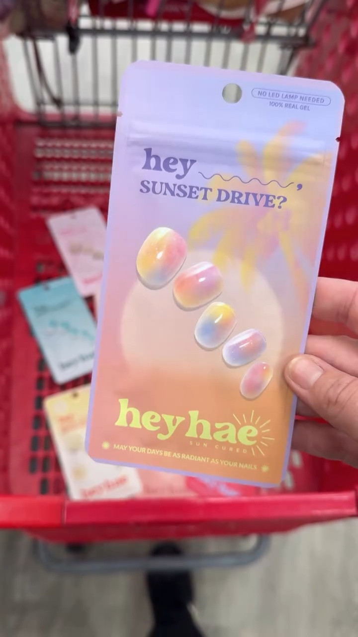 @heyhae.co Sun-Cured Gel Nail Strips are now at @target and they’re a total game changer 🙌
No salon appointment needed! #ad 💅 No LED lamp needed! Just apply the adorable designs + let the sun do its thing! ☀️ They are only $9.99 too and last up to 14 days! Run to Target to grab HeyHae before they sell out! If you want the link to these, comment “SHOP” for a direct link! 

More designs on ➡️ https://heyhae.co/

#HeyHaenail #targetstyle #newattarget