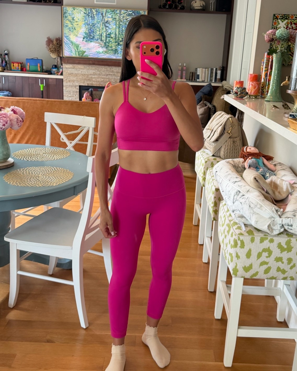 LOVE this new color 🤩. I wear the 25” inseam pants.