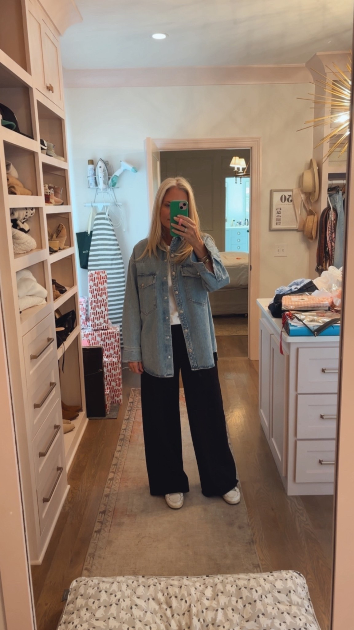 Today’s look for running errands. I call it elevated athleisure. 🤪