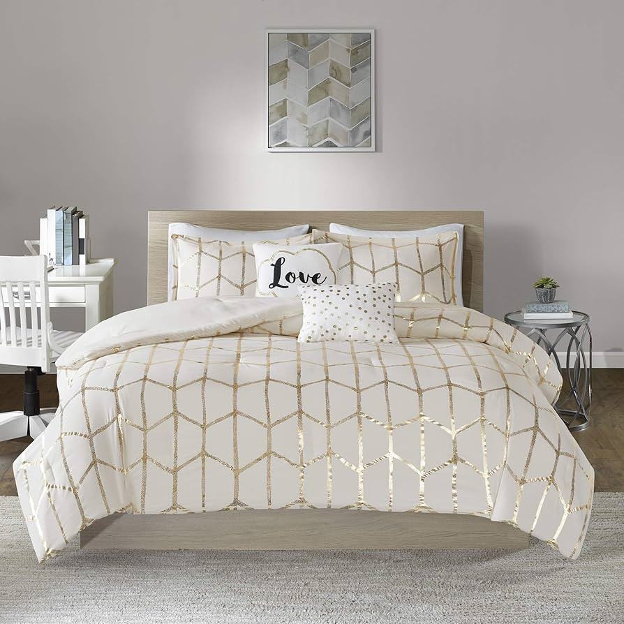 Intelligent Design, Soft Microfiber Comforter Modern Geometric Metallic Bed Set, King/Cal King, I... | Amazon (US)
