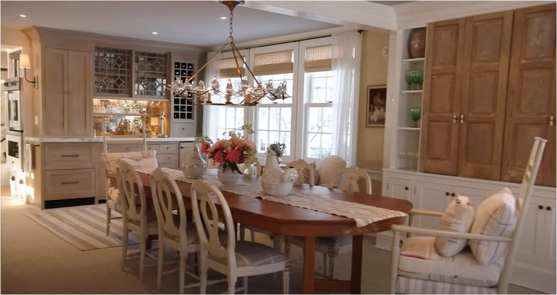 Get the Look! 
Nicola's Home DINING ROOM & BAR from the Homeworthy video 

 