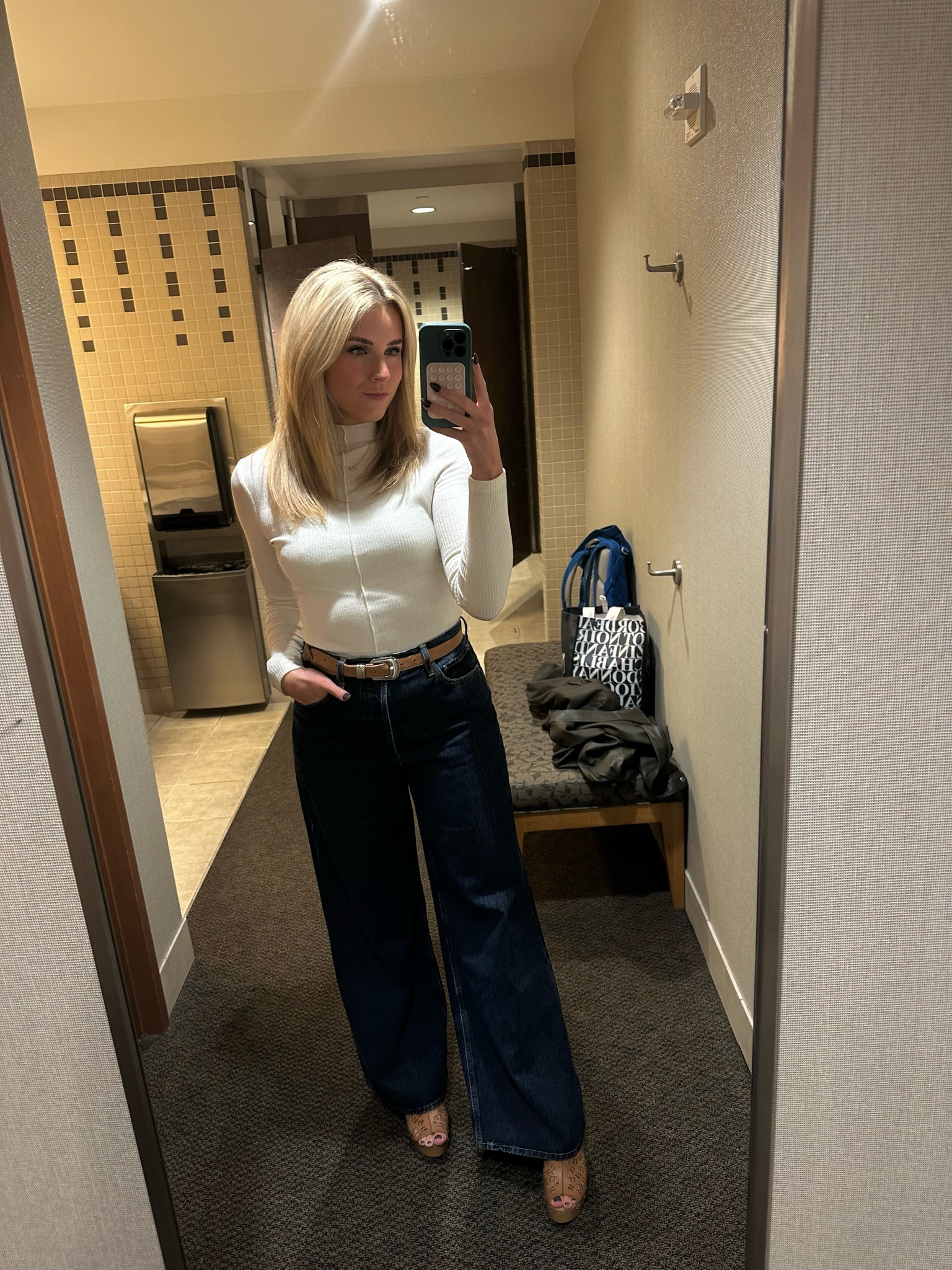 Do NOT miss these Agolde jeans! Perfect fall denim. From the office to happy hour, grab these before they sell out! 

#LTKSeasonal #LTKStyleTip #LTKWorkwear