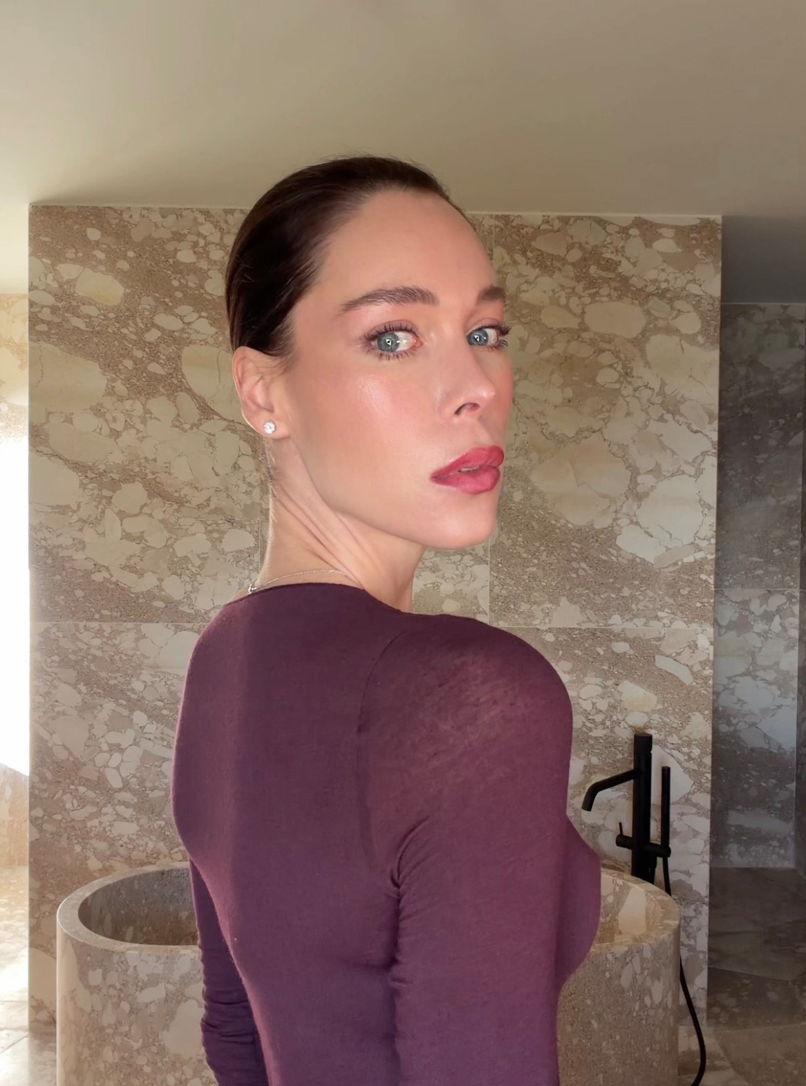 Berry-toned makeup for winter 🍇
Soft berry lips, flushed cheeks and a natural glow that enhances features without overdoing it.
This is my go-to winter makeup look: fresh skin, subtle definition, and rich tones that instantly elevate a minimal outfit.
Perfect for everyday wear, dinners, or winter evenings.

#LTKfrance #LTKeurope #LTKbeauty
