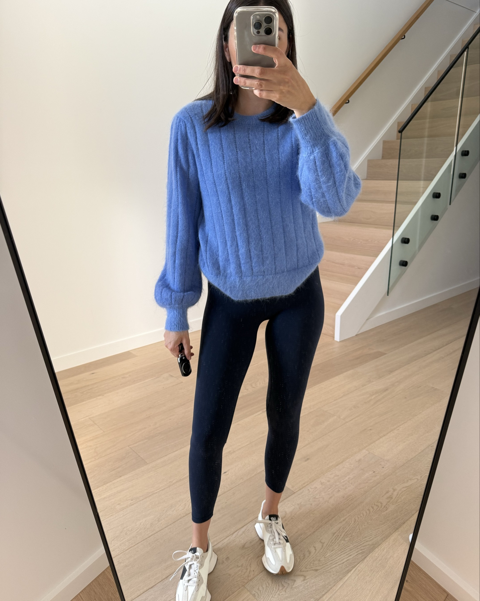 Pop of blue for Saturday 💙